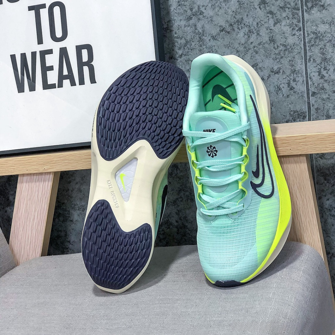 Tennis Dama running NK zoom fly 5 Generación