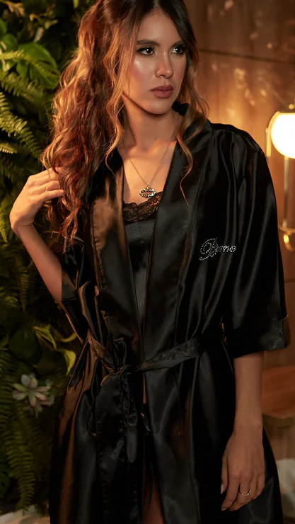 Kimono Negro en Satín BÉSAME ® 2024 CAJA DE LUJO Talla Única